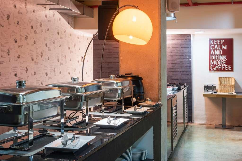 Madrid Airport Suites, Affiliated By Melia Ресторан фото
