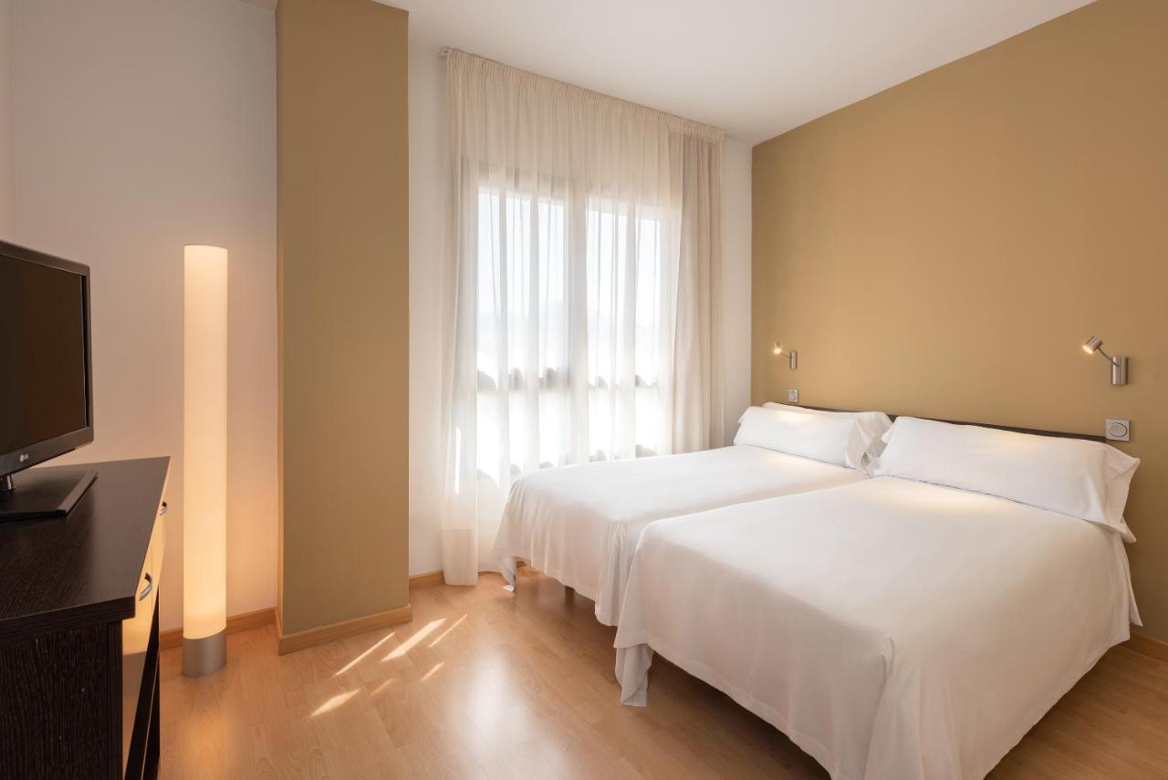 Madrid Airport Suites, Affiliated By Melia Екстер'єр фото