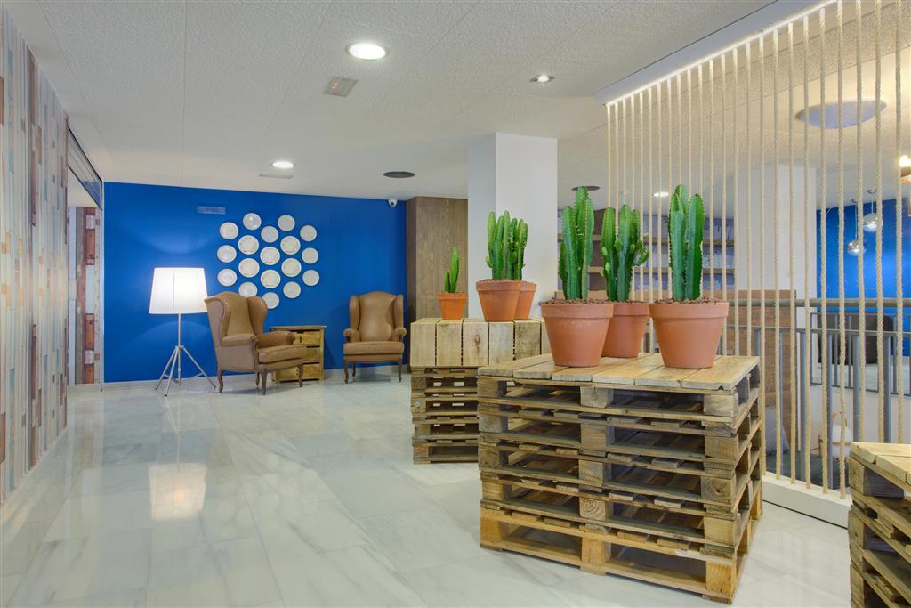 Madrid Airport Suites, Affiliated By Melia Інтер'єр фото