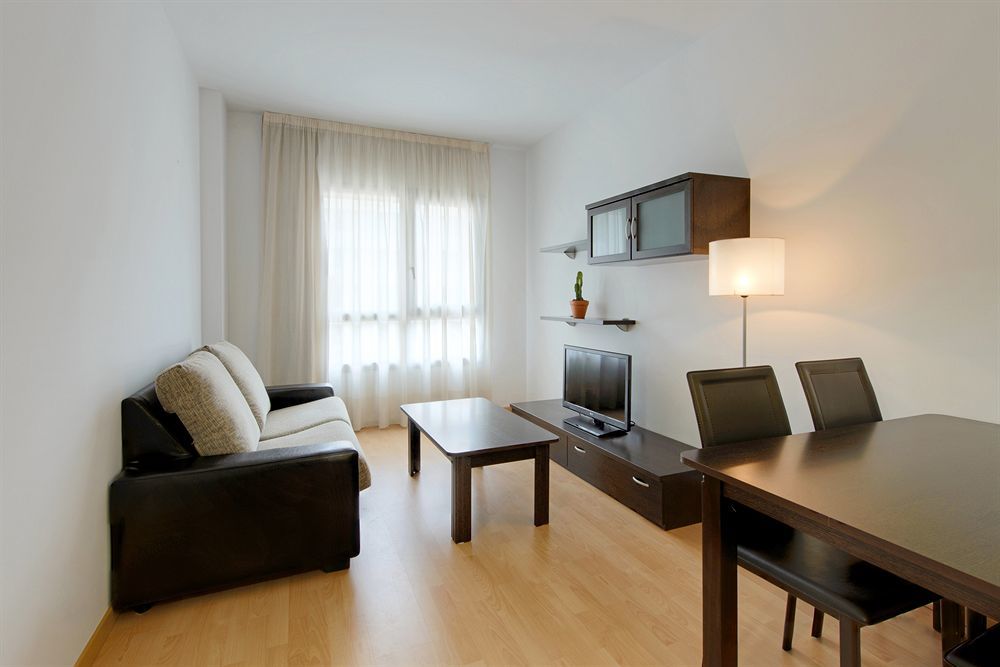 Madrid Airport Suites, Affiliated By Melia Екстер'єр фото