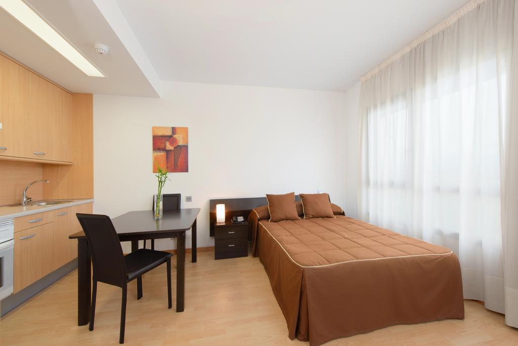 Madrid Airport Suites, Affiliated By Melia Екстер'єр фото