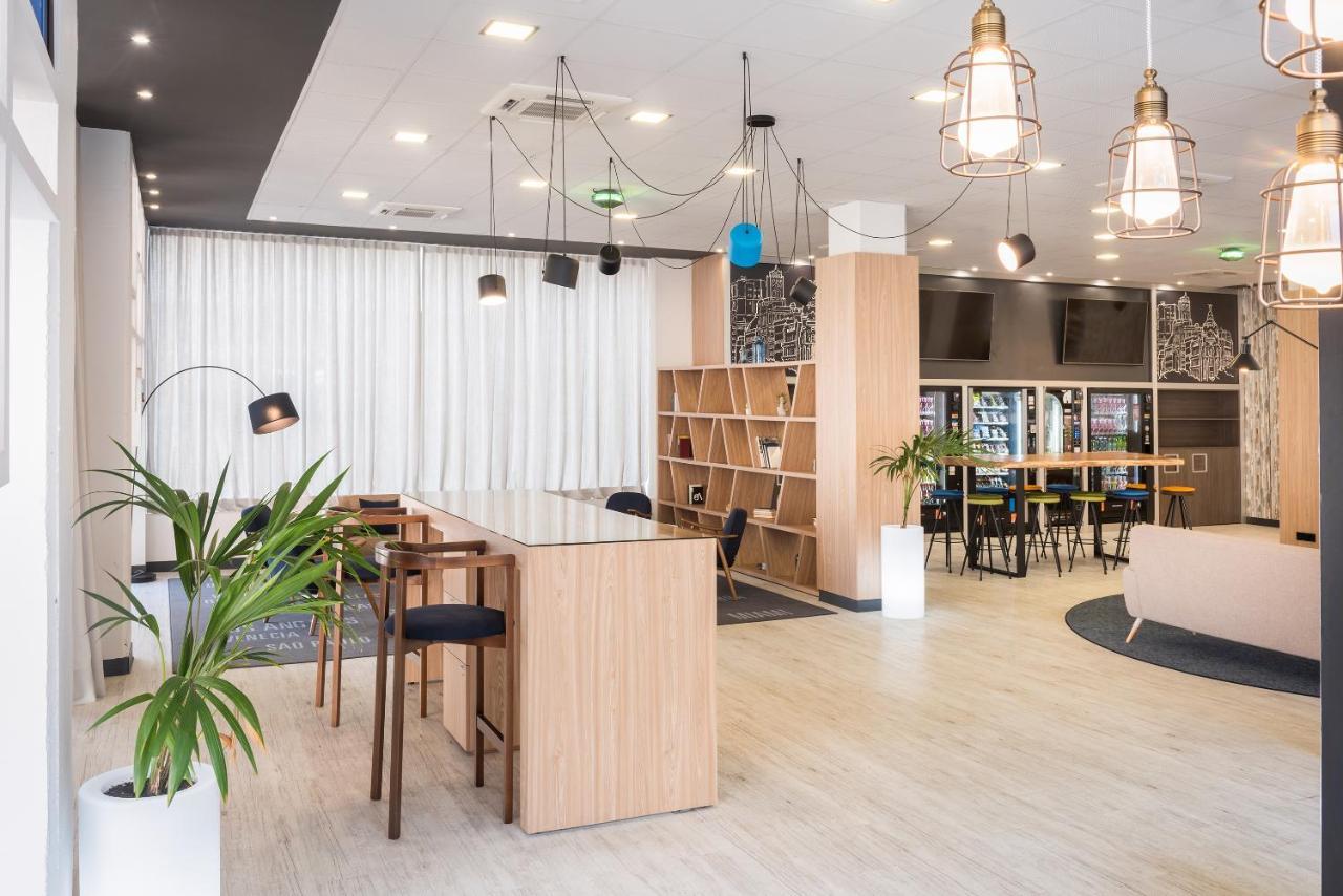 Madrid Airport Suites, Affiliated By Melia Екстер'єр фото