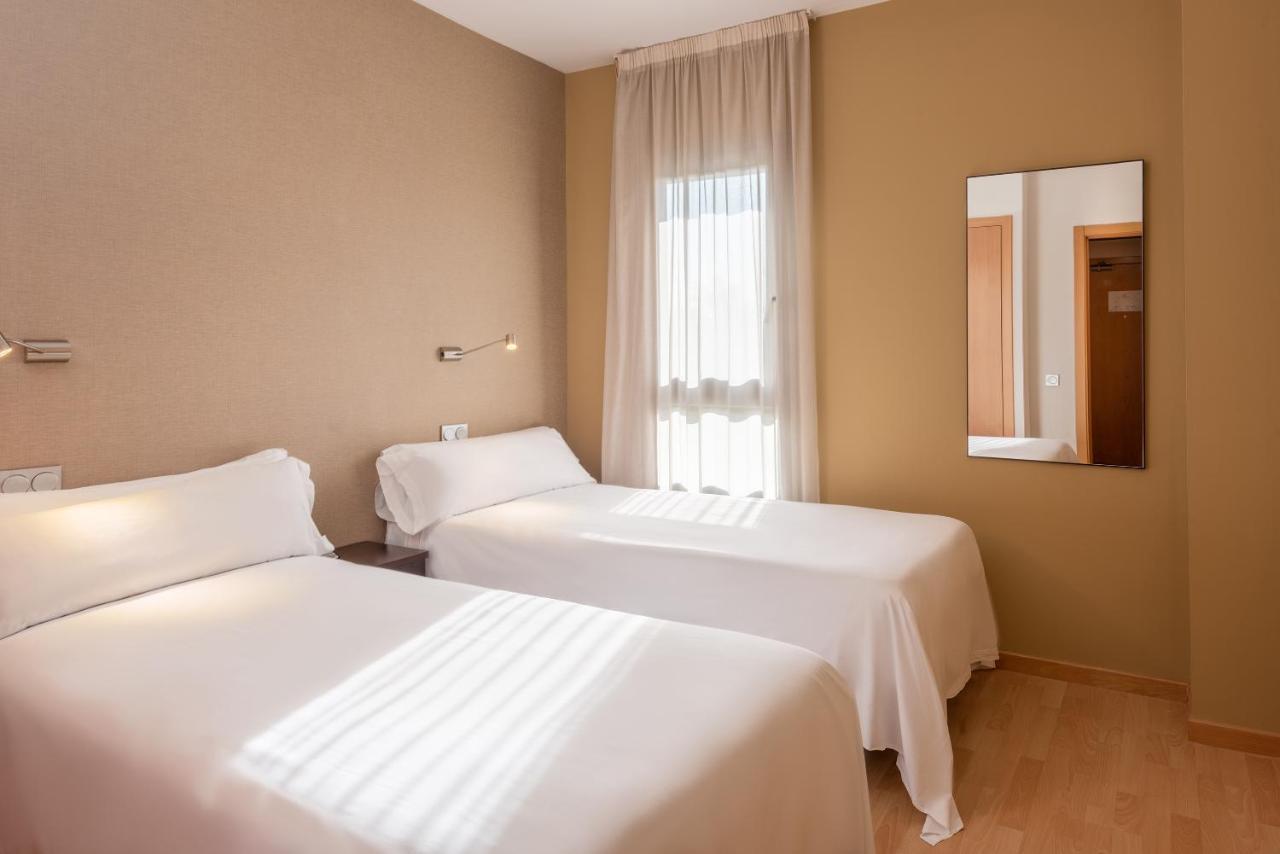 Madrid Airport Suites, Affiliated By Melia Екстер'єр фото